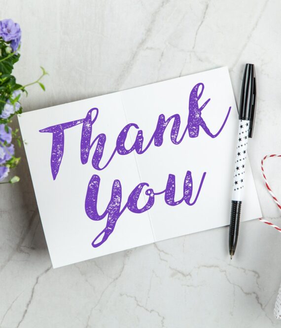 Communicate gratitude in a thank you note. Photo by Giftpundits.com from Pexels